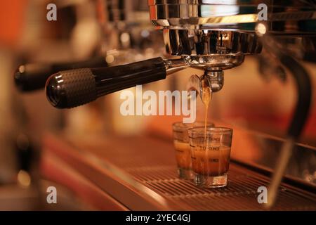 Espresso Cappuccino Professional Kaffeemaschine Stockfoto