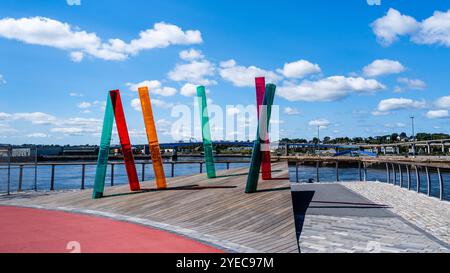 Saint John, NB, Kanada - 11. September 2024: Öffentliche Kunst am Ufer in der Nähe des Market Square. Stockfoto