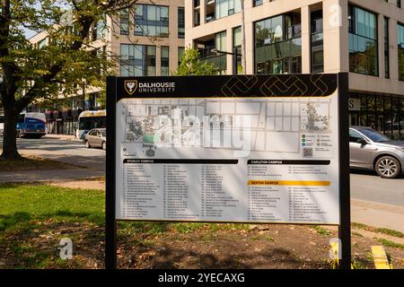 Halifax, Nova Scotia - 12. September 2024: Kartenschild auf dem Campus der Dalhousie University auf dem Spring Garden Road Sexton Campus. Stockfoto