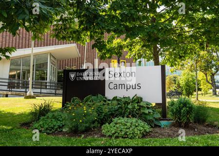 Halifax, Nova Scotia - 12. September 2024: Schild für den Dalhousie University Sexton Campus Stockfoto