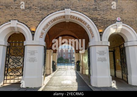 Haupteingang der Portsmouth Grammar School in Old Portsmouth, Hampshire, Großbritannien Stockfoto