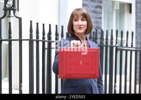 London, Großbritannien. 30. Oktober 2024. Rachel Reeves, britische Finanzkanzlerin, vor der Downing Street 11, bevor sie am 30. Oktober 2024 ihr Budget dem Parlament in London vorlegte. CAP/GOL © GOL/Capital Pictures Credit: Capital Pictures/Alamy Live News Stockfoto