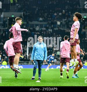 Tottenham Hotspur Stadium, London, Großbritannien. 30. Oktober 2024. Carabao Cup Letzte 16 Football, Tottenham Hotspur gegen Manchester City; Manchester City Spieler während des Vorspiels Credit: Action Plus Sports/Alamy Live News Stockfoto