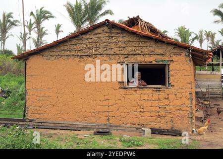 Maranhao, Brasilien - 25. Januar 2015 - armes Haus aus Ton, genannt "pau a Pique", in Brasilien Stockfoto