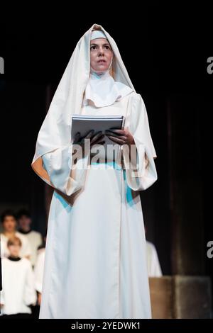 Madrid, Spanien. Januar 2022. Schauspielerin Manuela Velasco spielt auf der Bühne Don Juan Tenorio im Fernan Gomez Theater in Madrid 30. Oktober 2024 Spanien Credit: SIPA USA/Alamy Live News Stockfoto