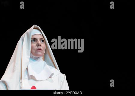 Madrid, Spanien. Januar 2022. Schauspielerin Manuela Velasco spielt auf der Bühne Don Juan Tenorio im Fernan Gomez Theater in Madrid 30. Oktober 2024 Spanien Credit: SIPA USA/Alamy Live News Stockfoto
