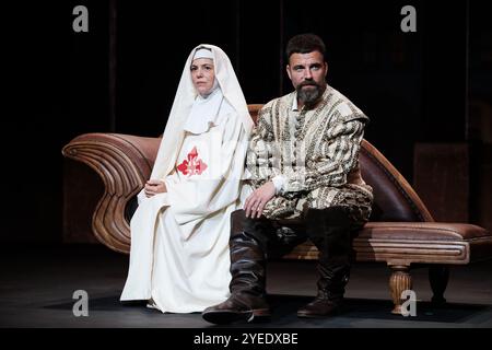 Madrid, Spanien. Januar 2022. Schauspielerin Manuela Velasco spielt auf der Bühne Don Juan Tenorio im Fernan Gomez Theater in Madrid 30. Oktober 2024 Spanien Credit: SIPA USA/Alamy Live News Stockfoto
