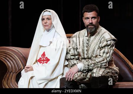 Madrid, Spanien. Januar 2022. Schauspielerin Manuela Velasco spielt auf der Bühne Don Juan Tenorio im Fernan Gomez Theater in Madrid 30. Oktober 2024 Spanien Credit: SIPA USA/Alamy Live News Stockfoto