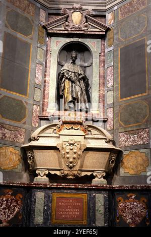 Statue von Cosimo dem Prachtvollen in der Medici-Kapelle in Florenz Italien Stockfoto