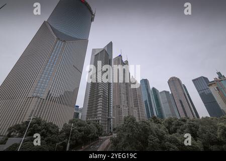 Shanghai, China - 30. Dezember 2022: Lujiazui Business District in Pudong, Shanghai China Stockfoto