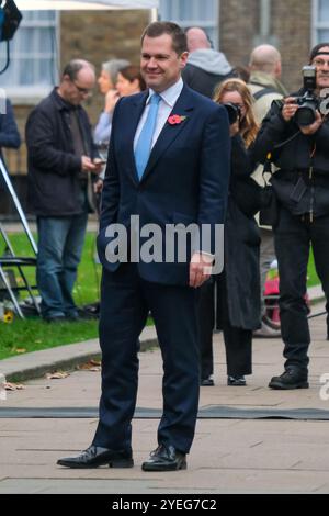 Robert Jenrick, Abgeordneter für Newark und die Führung der Konservativen Partei Hope wird im College Green nach dem Herbstbudget interviewt. Stockfoto