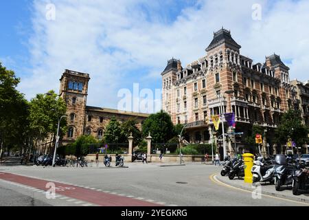 Die Universität von Barcelona an der Gran Via de les Corts Catalanes, Barcelona, Spanien. Stockfoto