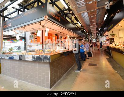 Geschäfte im Mercat de l'Abaceria auf PG. De St. Joan in Barcelona, Spanien. Stockfoto