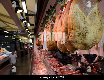 Geschäfte im Mercat de l'Abaceria auf PG. De St. Joan in Barcelona, Spanien. Stockfoto