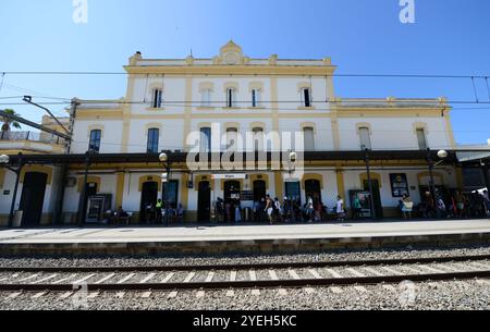 Der Bahnhof in Sitges, Katalonien, Spanien. Stockfoto