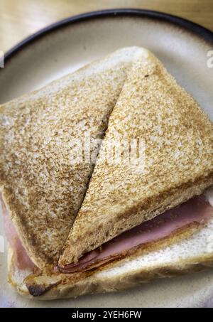 Mittagessen mit geröstetem Brot Stockfoto