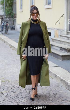 MAILAND, ITALIEN - 17. SEPTEMBER 2024: Francesca Sofia Novello vor der Alberta Ferretti Modenschau, Mailand Street Style Stockfoto