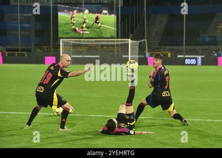Giuseppe Cardaropoli, Anastasia Bagaglini und Swann Ritossa während einer Freistil-Ausstellung vor dem Beginn des Spiels während des AC Pisa gegen US Catanzaro, italienisches Fußball-Serie B-Spiel in Pisa, Italien, Oktober 30 2024 Stockfoto