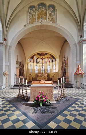 Nach Osten mit Chor in unstrukturierter Halbkuppel über der Apsis, St. Castor Basilika, Koblenz, Rheinland-Pfalz, Deutschland, Europa Stockfoto