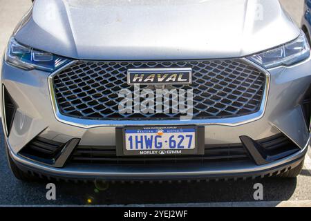 Die Abbildung zeigt die Vorderansicht eines Haval-Fahrzeugs mit Schwerpunkt auf dem Kühlergrill und dem Kennzeichen von Western Australia. Stockfoto