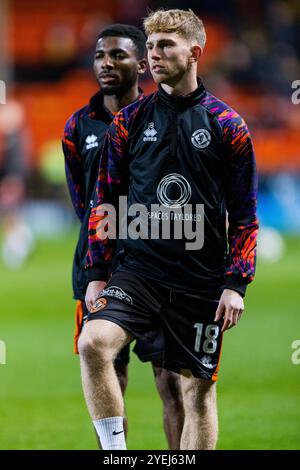 Dundee, Schottland. 30. Oktober 2024. Kai Fotheringham (18 – Dundee United) wärmt sich vor dem Spiel Dundee United gegen Motherwell auf Stockfoto