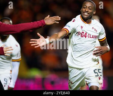 Dundee, Schottland. 30. Oktober 2024. Tawanda Maswanhise (55 – Motherwell) feiert sein Siegertor Dundee United gegen Motherwell – Scottish Premiership Credit: Raymond Davies / Alamy Live News Stockfoto