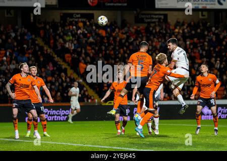 Dundee, Schottland. 30. Oktober 2024. Apostolos Stamatelopoulos (14 – Motherwell) steht vor dem Torwart Dundee United gegen Motherwell – schottischer Premiership Credit: Raymond Davies / Alamy Live News Stockfoto