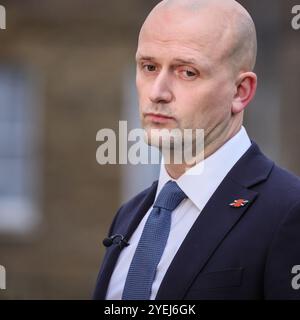 London, Großbritannien. 30. Oktober 2024. Stephen Flynn, Abgeordneter, Vorsitzender der Scottish National Party SNP, Parlamentsabgeordneter für Aberdeen South. Politiker aller Parteien, einschließlich aktueller und ehemaliger Minister, Parlamentsabgeordneter und anderer Kommentatoren, sind auf College Green in Westminster zu sehen und reagieren auf das Herbstbudget des Kanzlers in der Medienrunde. Quelle: Imageplotter/Alamy Live News Stockfoto