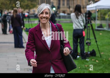 London, Großbritannien. 30. Oktober 2024. Daisy Cooper, stellvertretende Vorsitzende der liberaldemokraten, LibDem-Mitglied des Parlaments für St. Albans. Politiker aller Parteien, einschließlich aktueller und ehemaliger Minister, Parlamentsabgeordneter und anderer Kommentatoren, sind auf College Green in Westminster zu sehen und reagieren auf das Herbstbudget des Kanzlers in der Medienrunde. Quelle: Imageplotter/Alamy Live News Stockfoto