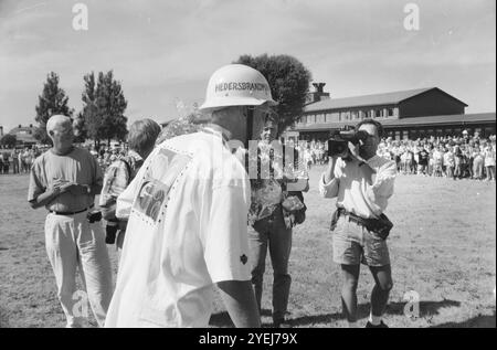 Der WM-Held Klas Ingesson kommt 1994 und wird in seiner Heimatstadt Ödeshög, Schweden, nach der Bronze Schwedens bei der FIFA-Weltmeisterschaft 1994, geehrt. Stockfoto