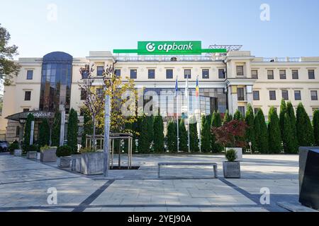 Chisinau, Moldawien. Oktober 2024. Außenansicht des Schildes der OTP Bank in einem Palast im Stadtzentrum Stockfoto