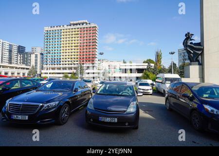 Chisinau, Moldawien. Oktober 2024. Panoramablick auf das ehemalige National Hotel im Stadtzentrum Stockfoto