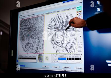 Themenbild Hintergrundgespräch des Bundeskriminalamtes ¿vom Fingerabdruck zum gelösten Verbrechen¿ am Dienstag, 22. Oktober 2024 in Wien. - 20241022 PD3462 Credit: APA-PictureDesk/Alamy Live News Stockfoto