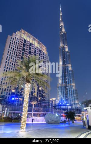 Herrlicher Abendblick auf den berühmten Burj Khalifa Tower, Dubai Stockfoto