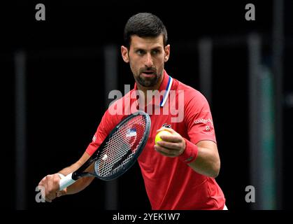 Am 16. September 2023 trat der serbische Novak Djokovic während seines Doppel-Spiels gegen Nikola Cacic gegen Tomas Machac und Adam Pavlasek in Aktion. Stockfoto