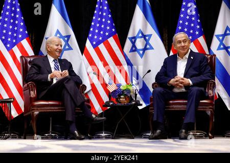 US-Präsident Joe Biden trifft sich am 18. Oktober 2023 mit dem israelischen Premierminister Benjamin Netanjahu in Tel Aviv, Israel. Stockfoto