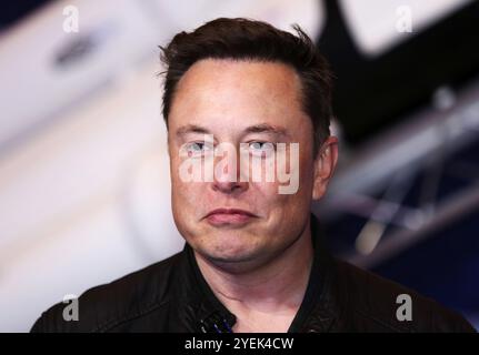 Elon Musk, Gründer von SpaceX und Chief Executive Officer von Tesla Inc., kommt am Dienstag, de, zur Verleihung des Axel Springer Awards in Berlin Stockfoto