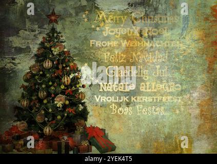 Weihnachtsbaum mit Geschenken und der Text von Frohe Weihnachten in verschiedenen Sprachen. Weihnachtsgrüße vor malerischem Hintergrund. Stockfoto