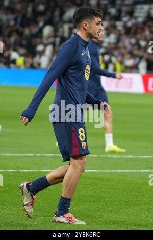 Pedri vom FC Barcelona während des Fußballspiels La Liga zwischen Real Madrid CF und FC Barcelona am 26. Oktober 2024 im Santiago Bernabeu Stadion in Madrid, Spanien - Foto Laurent Lairys / MAXPPP Stockfoto