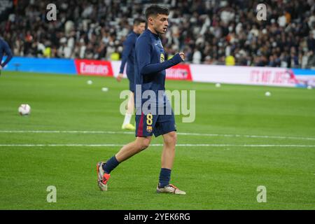 Pedri vom FC Barcelona während des Fußballspiels La Liga zwischen Real Madrid CF und FC Barcelona am 26. Oktober 2024 im Santiago Bernabeu Stadion in Madrid, Spanien - Foto Laurent Lairys / MAXPPP Stockfoto