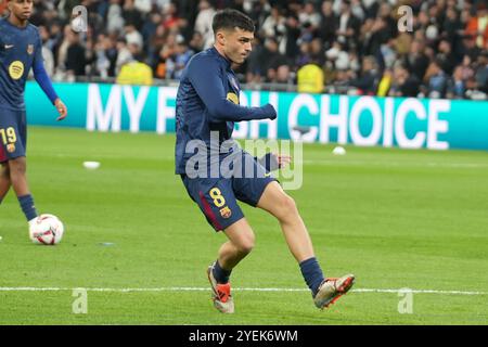 Pedri vom FC Barcelona während des Fußballspiels La Liga zwischen Real Madrid CF und FC Barcelona am 26. Oktober 2024 im Santiago Bernabeu Stadion in Madrid, Spanien - Foto Laurent Lairys / MAXPPP Stockfoto