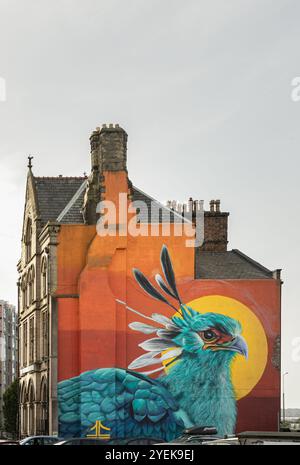 Liverpool, Großbritannien - 07. Oktober 2023 - an der Seite des Hochzeitshauses wurde ein farbenfrohes Graffiti eines Lebervogels (das Symbol meiner Stadt Liverpool) gemalt Stockfoto