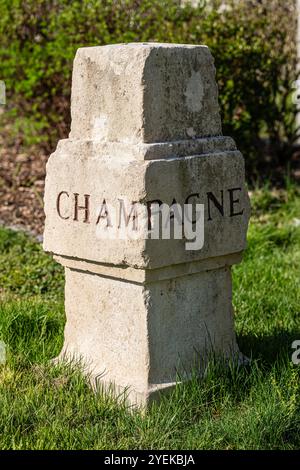 Neuville-sur-seine (Nordostfrankreich): Meilenstein der ehemaligen Grenzen der Provinzen Champagne und Burgund. Grenze zwischen Neu Stockfoto