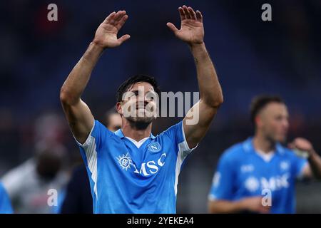 Giovanni Simeone vom SSC Napoli feiert am 29. Oktober 2024 im Stadio Giuseppe Meazza in Mailand, Italien, am Ende der Serie A zwischen AC Milan und SSC Napoli. Stockfoto