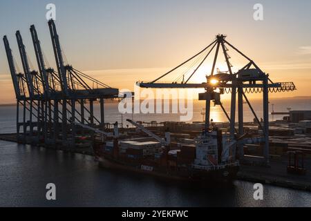 Aarhus, Dänemark: Schöner Sonnenaufgang im Hafen von Aarhus Stockfoto