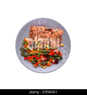 Gegrillter Lachs mit sautiertem Gemüse Stockfoto