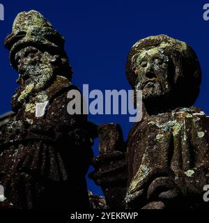 Detail aus der Szene „Beombment of Christ“, die in den späten 1500er Jahren auf einem Kalvarium in der Pfarrei nahe der Eglise Saint-Miliau im Dorf Guimiliau, Finistère, Bretagne, Frankreich, gemalt wurde. Stockfoto