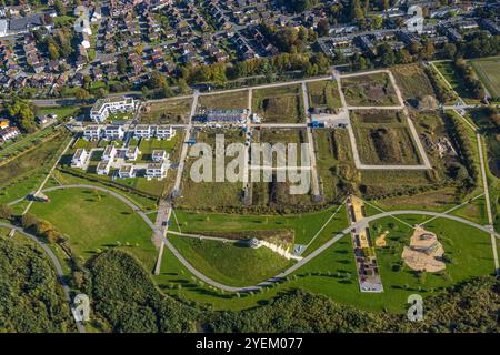 Luftbild, Auenpark Baugelände mit Neubau Wohnhäuser, Kunstwerk Kuppel und Spielplatz im Auenpark, Selm, Münsterland, Nordrhein-Westfalen, Deutschland ACHTUNGxMINDESTHONORARx60xEURO *** Stockfoto