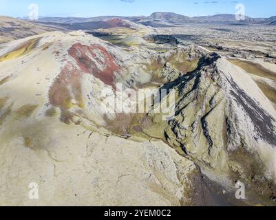 Moosbedeckter Laki-Krater oder Lakagígar, Reihe von Kratern, aus der Vogelperspektive, das Innere des Hochlands Islands, Suðurland, Island Stockfoto