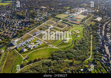 Luftbild, Auenpark Baugelände mit Neubau Wohnhäuser, Kunstwerk Kuppel und Spielplatz im Auenpark, Sportzentrum mit Fußballstadion und Leichtathletikstadion Sparkassen Arena, Tennisplätze TG Selm 76 e.V., Selm, Münsterland, Nordrhein-Westfalen, Deutschland ACHTUNGxMINDESTHONORARx60xEURO *** Luftbild 76, Auenpark Baugelände mit neuen Wohngebäuden, Kuppelkunstwerk und Spielplatz Nordrhein-Westfalen, Westrhein-Westrhein-Westrhein-Westrhein-Westrhein-Westrhein-Westrhein-Westfalen, NIOAUSS-Stadion, NALNALONAUSS-Stadion, NAUSS-Stadion, NAUSS-AUSS-AUSS-AUSS Stockfoto